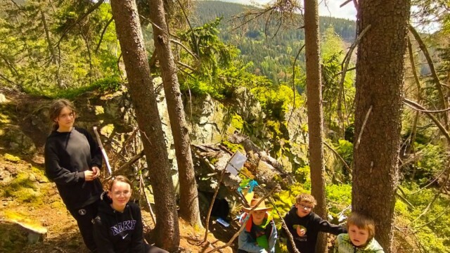 letní tábor harrachov děti při hře letní tábor harrachov děti při hře
