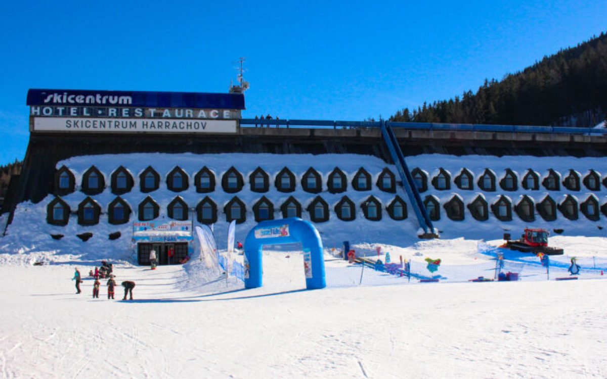 Půjčovna lyží a snb Harrachov hotel skicentrum
